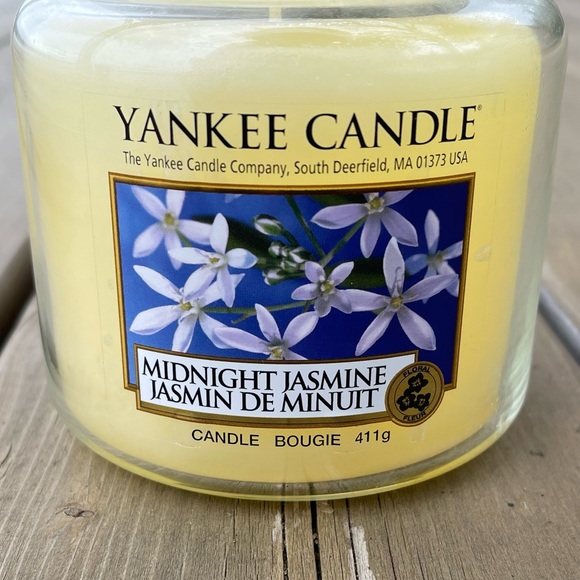 Yankee Candle Midnight Jasmine 411g 14 and 1/2oz Candle - Picture 3 of 12